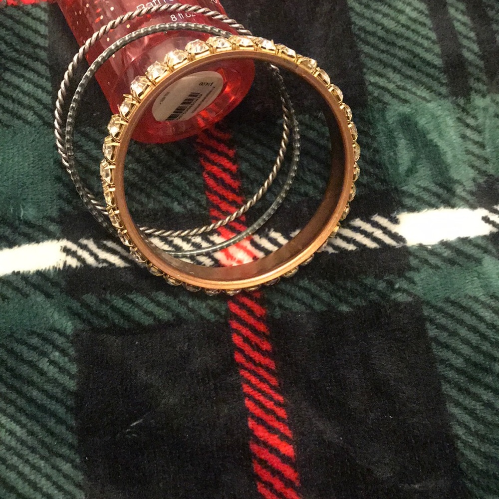Jewelry - Picture 4 of 6